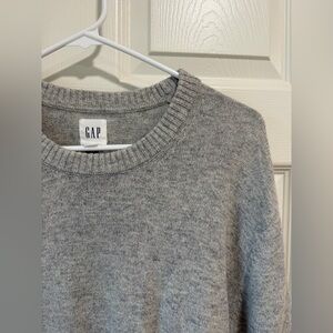 GAP Men’s Heather Gray Crew Neck Sweater